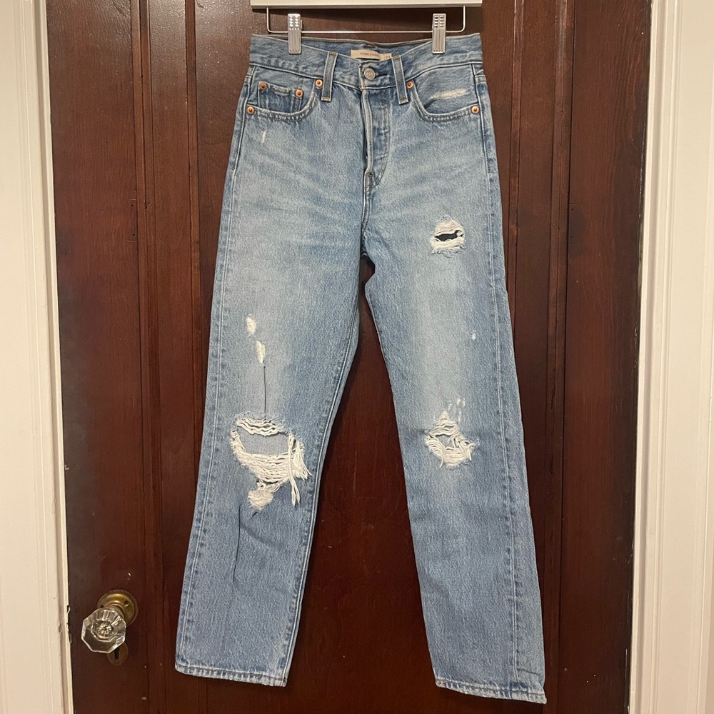 Levi’s wedgie straight distressed jeans